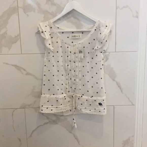 New Abercrombie | Cute Frills & Pokadot Top - Picture 9 of 15